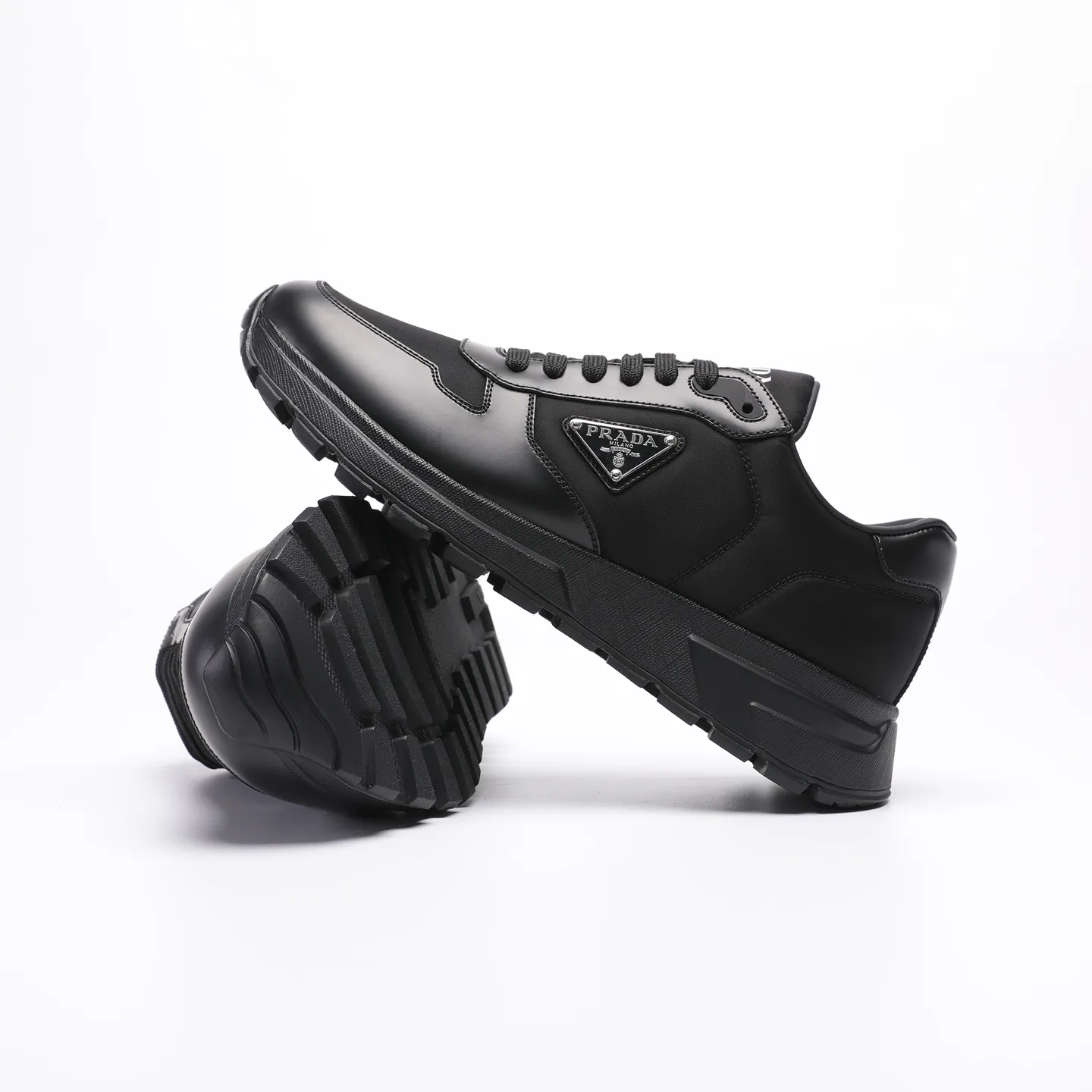 Batch 580 [PRADA] Men's shoes are popular in the counter, official website synchronization, high-quality shipments. Fabric: original cowhide with snakeskin. Lining: cowhide feet + cowhide lining. Outsole: original TPU + foam. Size: 38-46